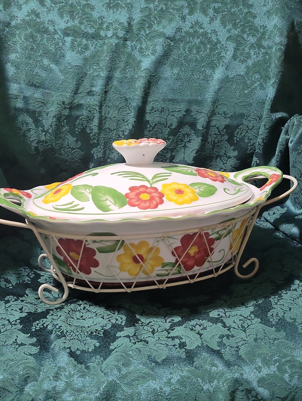 Temp-tations Floral Ceramic Oval Covered Casserole Dish 2 QT. Wire Cradle EUC